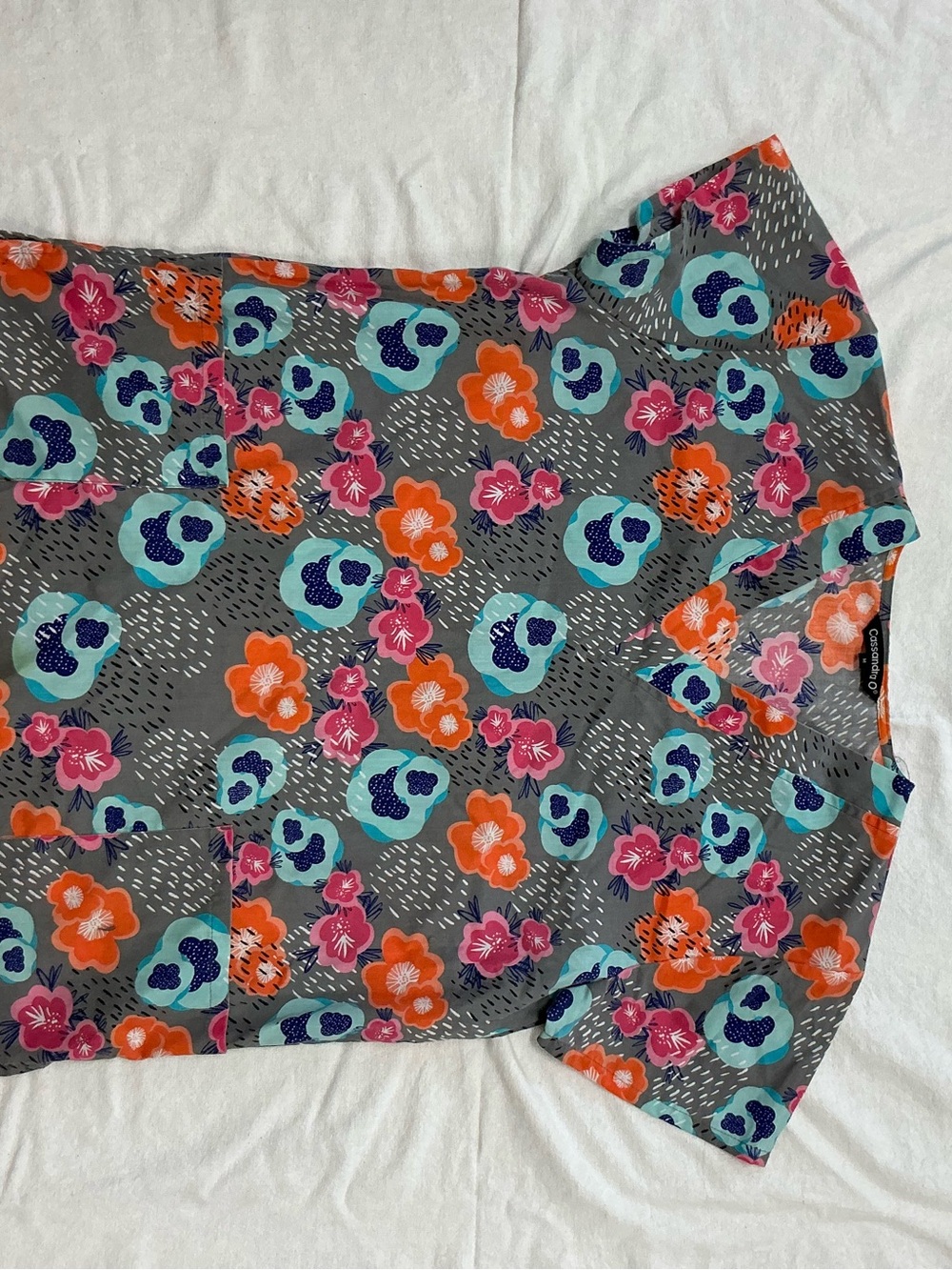 Women’s Floral V-Neck Short Sleeve Top - Gray/Multi